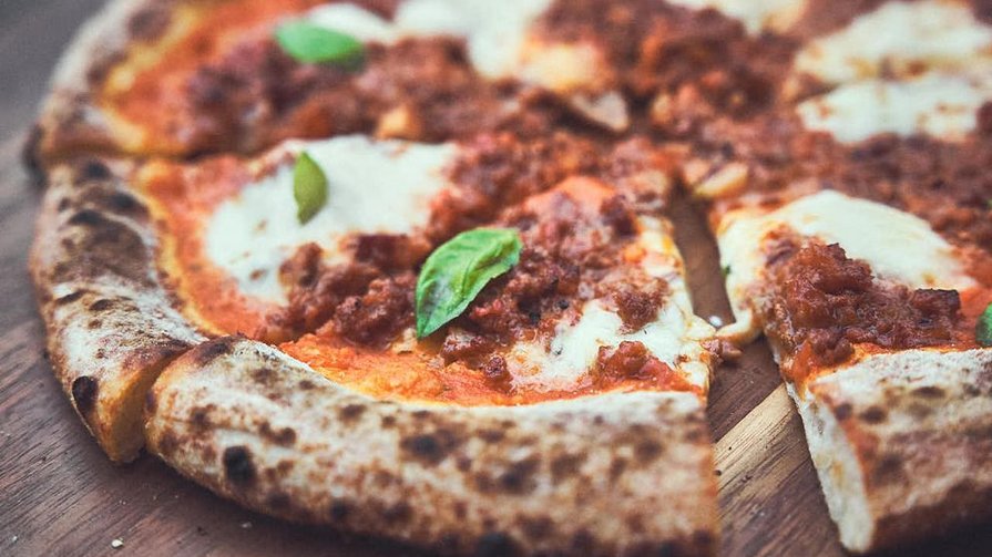 Follow the delicious smell towards the Hubertus oven! Follow the delicious smell towards the Hubertus oven!